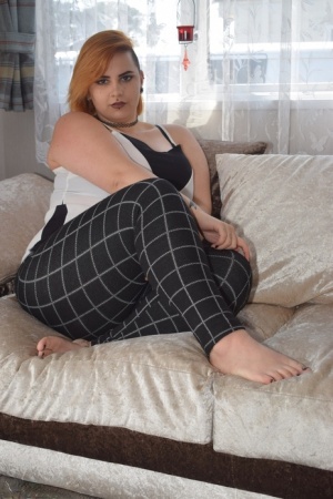 Hot Fat BBW college girl gf showing her Big ass and pussy on bed