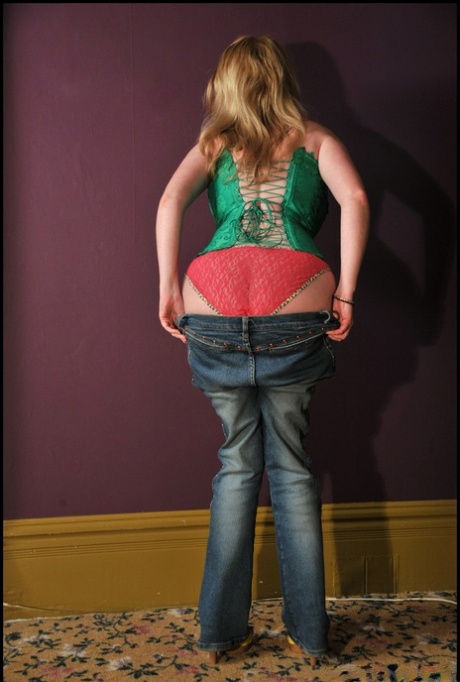 Mature amateur Tasty Trixie looses her big boobs from a corset in blue jeans 20073533