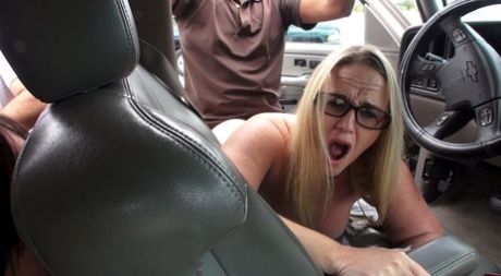 Fat girls Dee Siren & Virgo Peridot bare their big butt before sex in car park 70243174