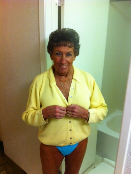 Dirty amateur granny shows her sexy naked body and kisses a young stud 95346095