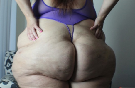 Amateur girl displays her massive ass and thunder thighs in revealing lingerie 14815057