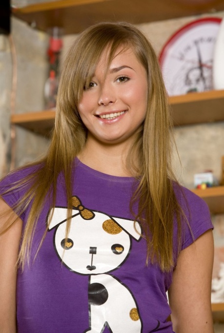 Cute teen Jessica Lux strips to show her butt and fuck her pussy 24924941